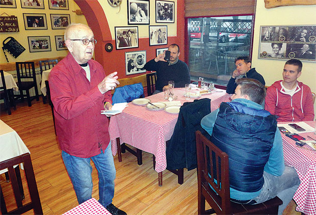 
Бранине стихове Пуриша говорио у кафани